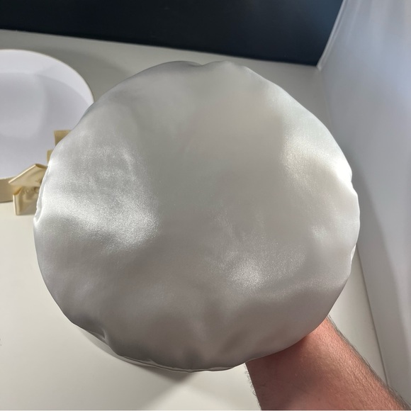 Dior White/Gold Round Hat Box W/ Pillow- 9 1/4” Diameter- Empty - Picture 15 of 16